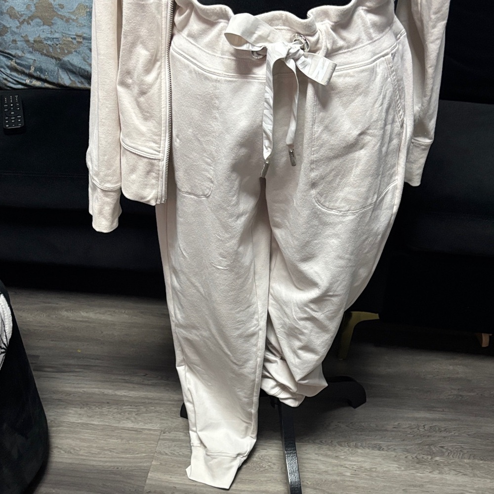 DKNY Two- Toned Women's Sand Joggers